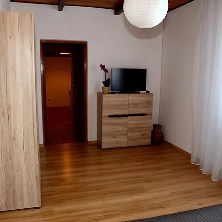 Osa Modlin Airport Landhaus *