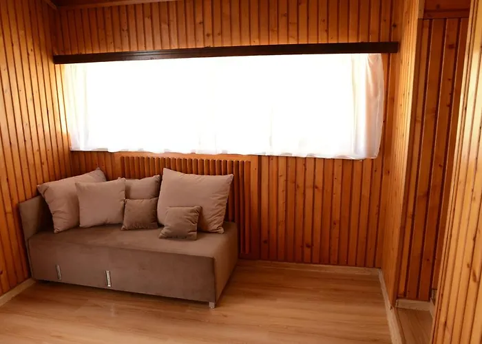 Osa Modlin Airport カントリーハウス *