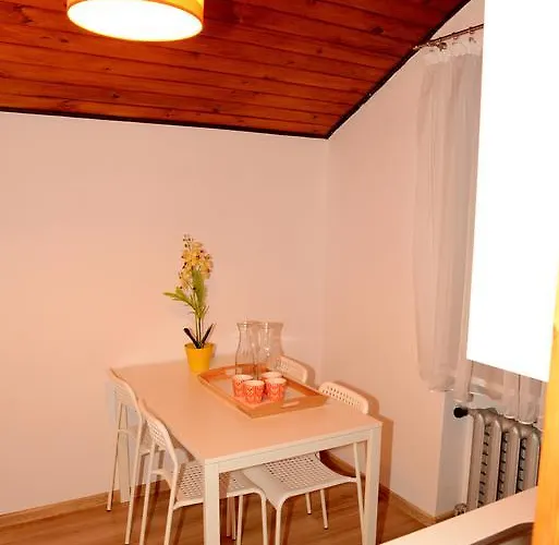 Osa Modlin Airport カントリーハウス *