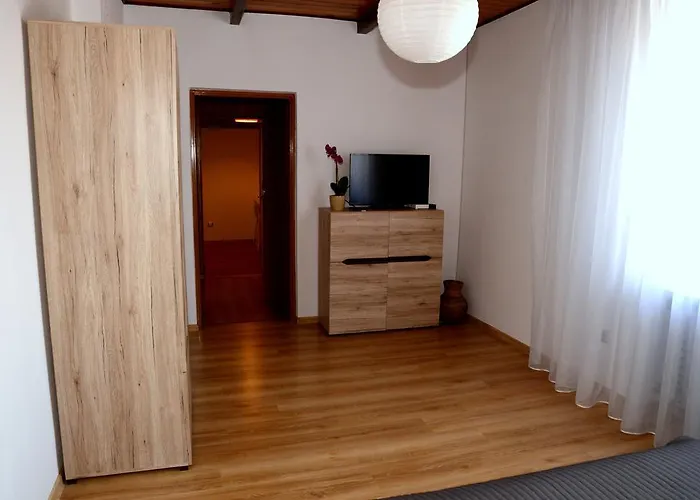 Osa Modlin Airport カントリーハウス *