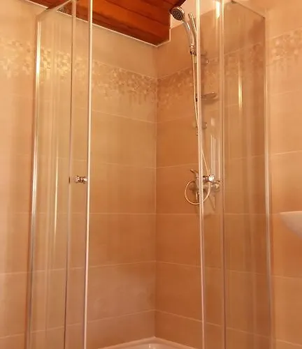 カントリーハウス Osa Modlin Airport