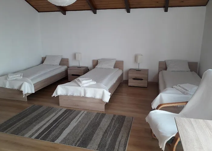 Osa Modlin Airport カントリーハウス *